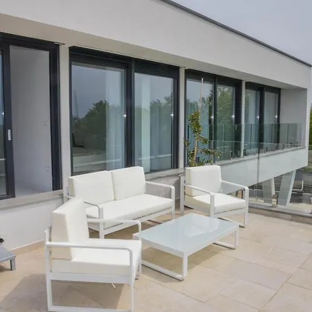 Villa Astera Near Porec For 8 People With Infinity Pool, Whirlpool & Sauna Višnjan