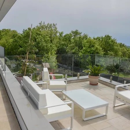 Villa Astera Near Porec For 8 People With Infinity Pool, Whirlpool & Sauna Višnjan