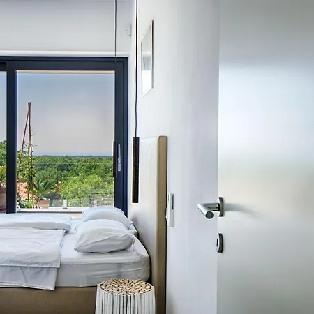 Astera Near Porec For 8 People With Infinity Pool, Whirlpool & Sauna