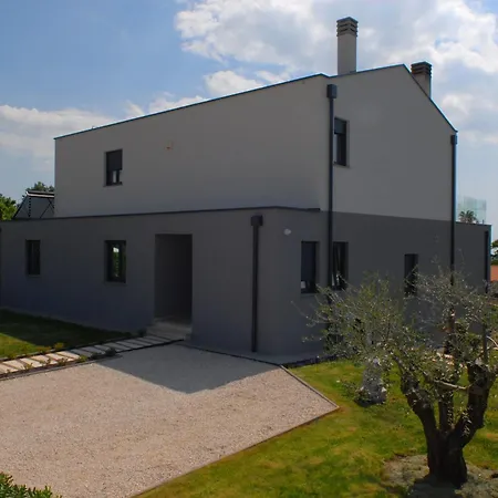 Villa Astera Near Porec For 8 People With Infinity Pool, Whirlpool & Sauna Višnjan