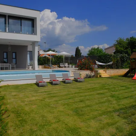 Astera Near Porec For 8 People With Infinity Pool, Whirlpool & Sauna Villa Višnjan