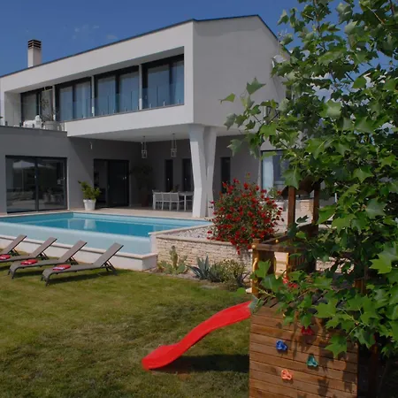 Astera Near Porec For 8 People With Infinity Pool, Whirlpool & Sauna *