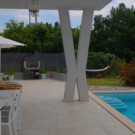 Astera Near Porec For 8 People With Infinity Pool, Whirlpool & Sauna *
