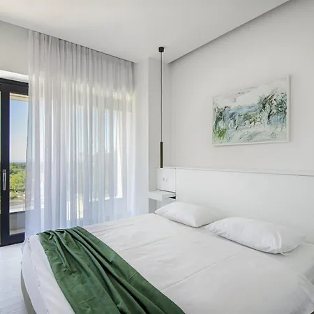 Astera Near Porec For 8 People With Infinity Pool, Whirlpool & Sauna